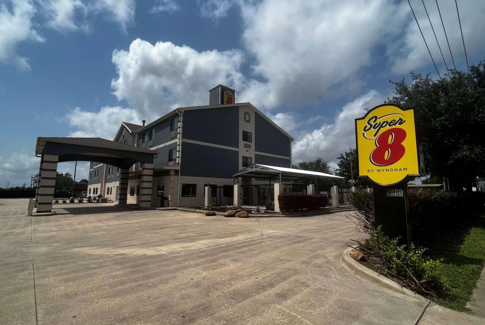 Super 8 By Wyndham Pasadena Hotel Exterior foto