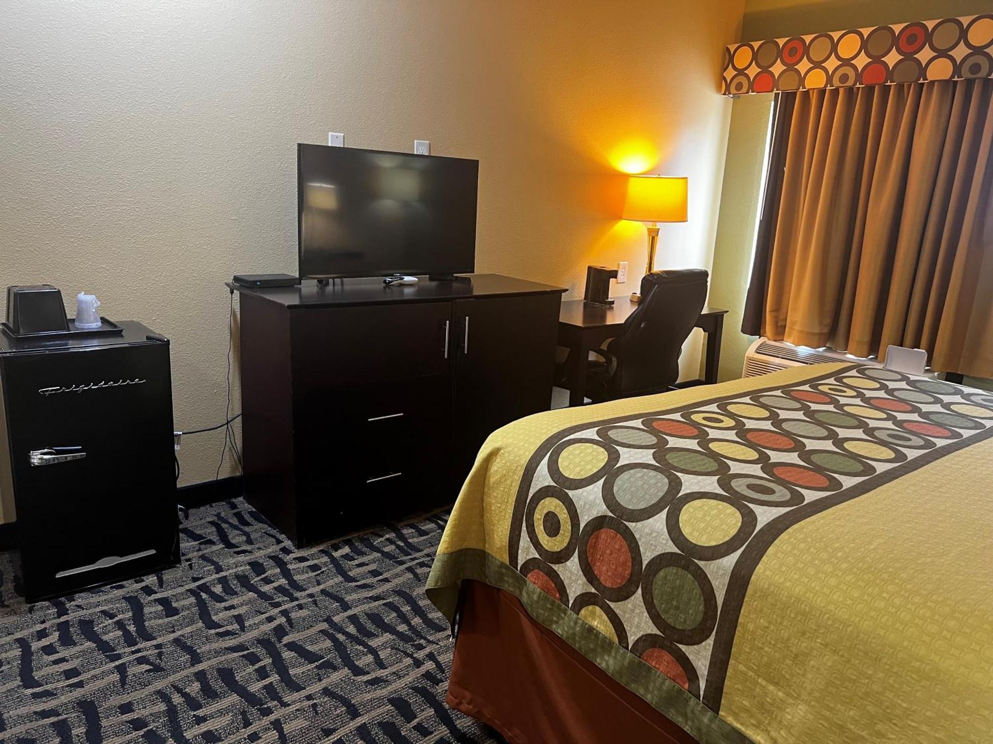 Super 8 By Wyndham Pasadena Hotel Exterior foto